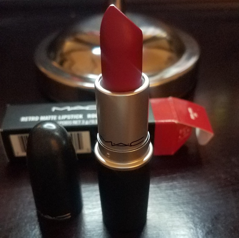 *NIB* Mac Lipstick in Ruby Woo
